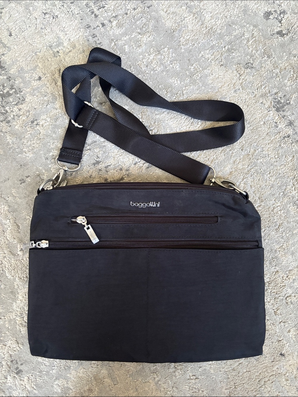 Baggallini Black Men's Messenger Crossbody Bag